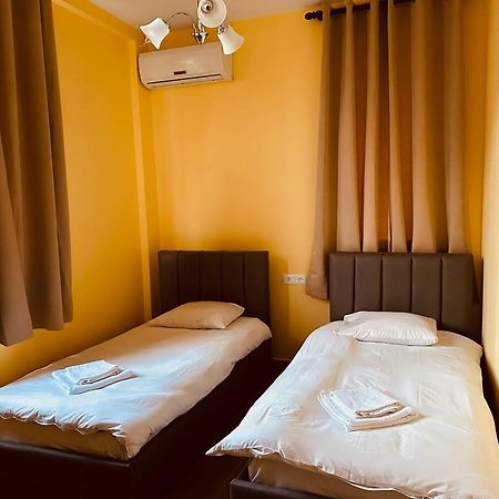 Auto Tana Guest House ティラナ エクステリア 写真