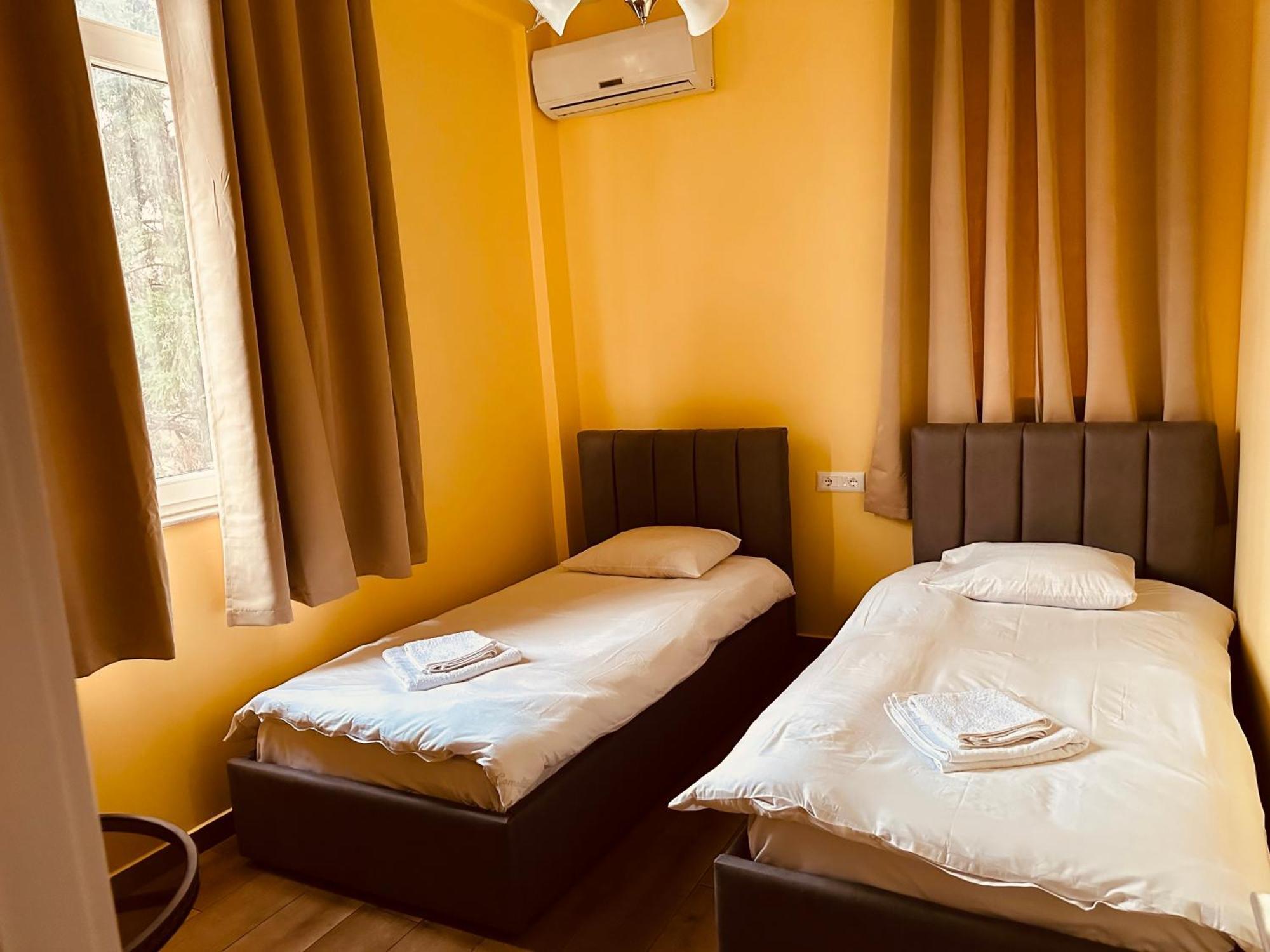Auto Tana Guest House ティラナ エクステリア 写真