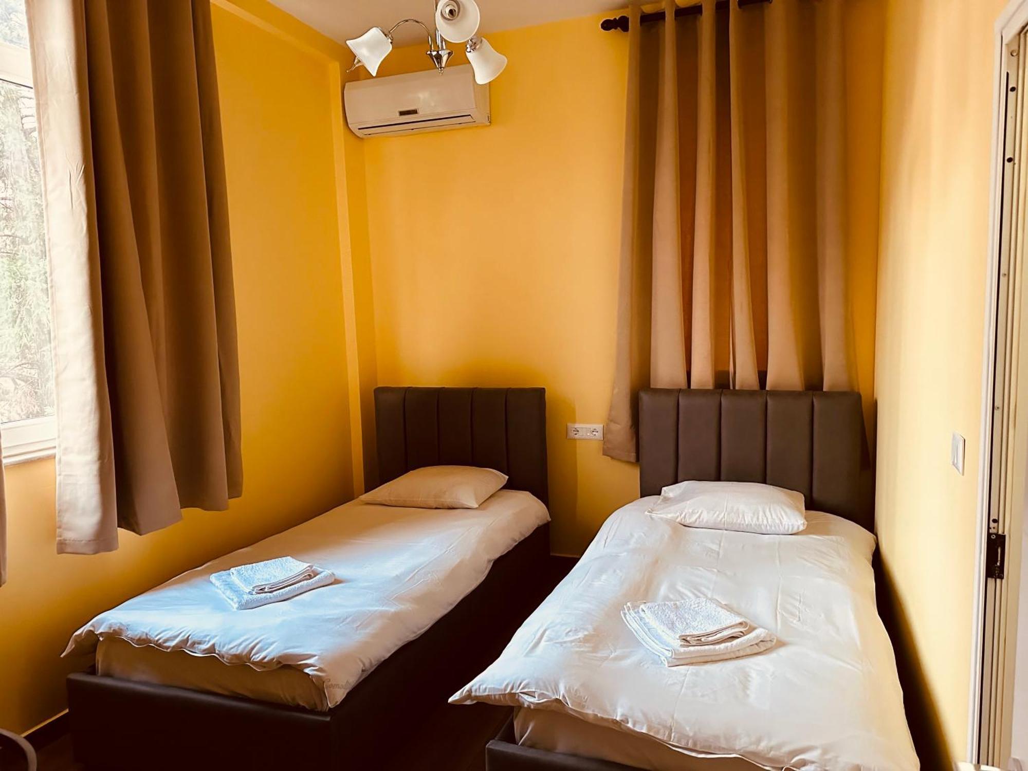 Auto Tana Guest House ティラナ エクステリア 写真