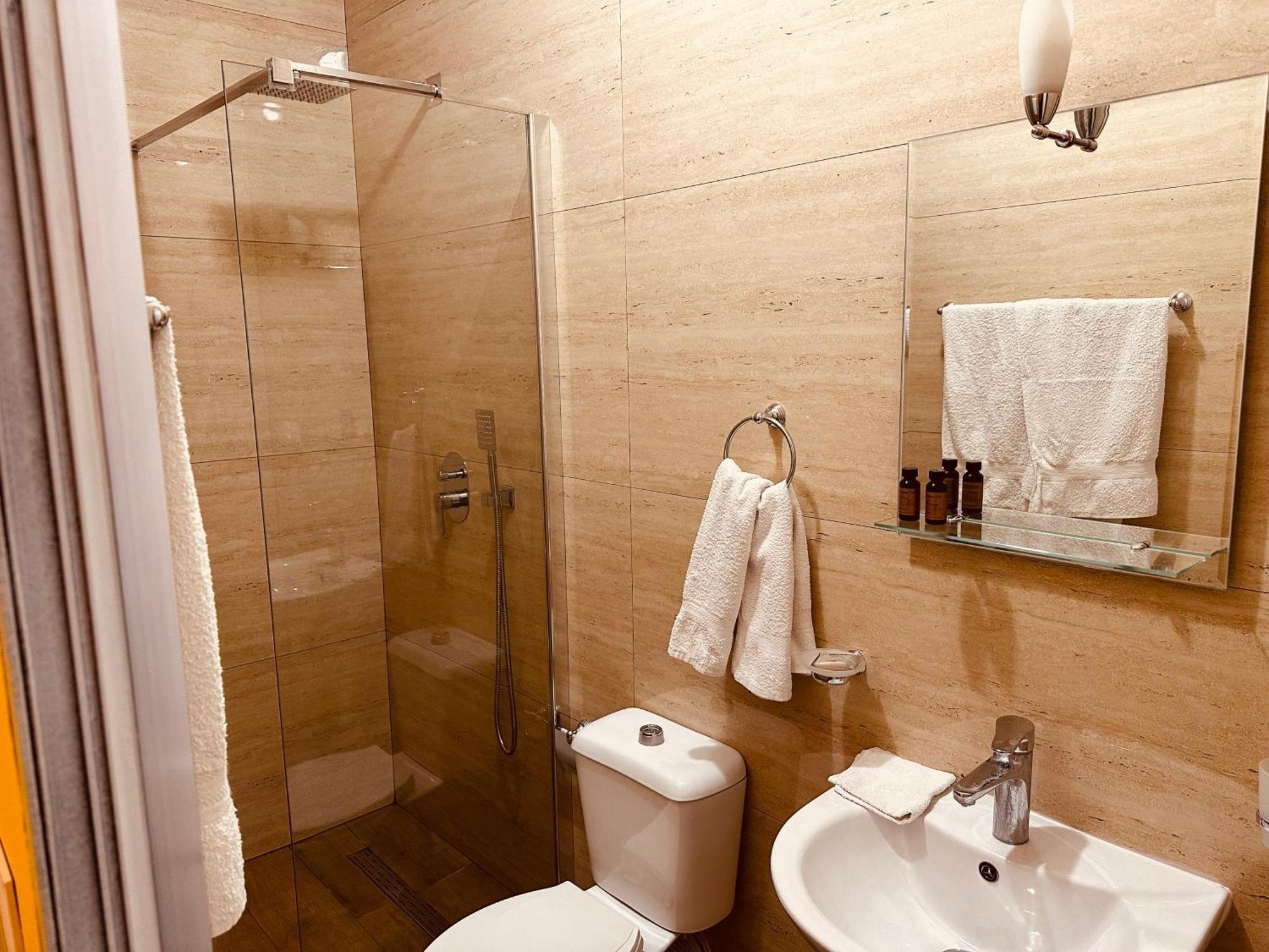 Auto Tana Guest House ティラナ エクステリア 写真