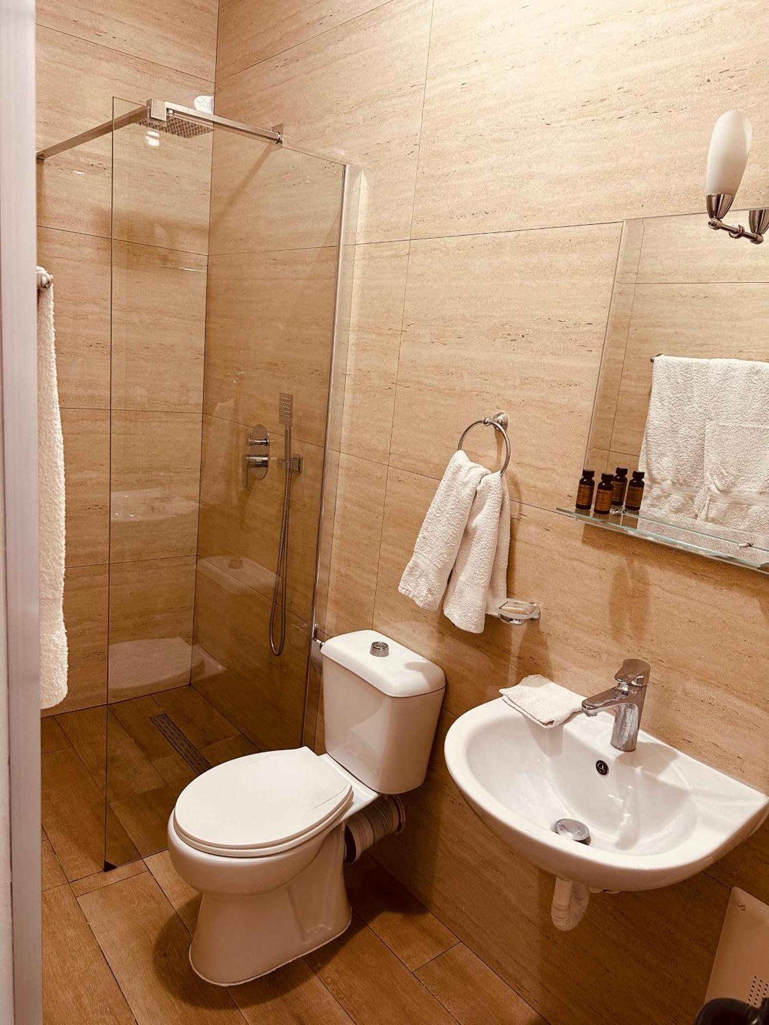 Auto Tana Guest House ティラナ エクステリア 写真